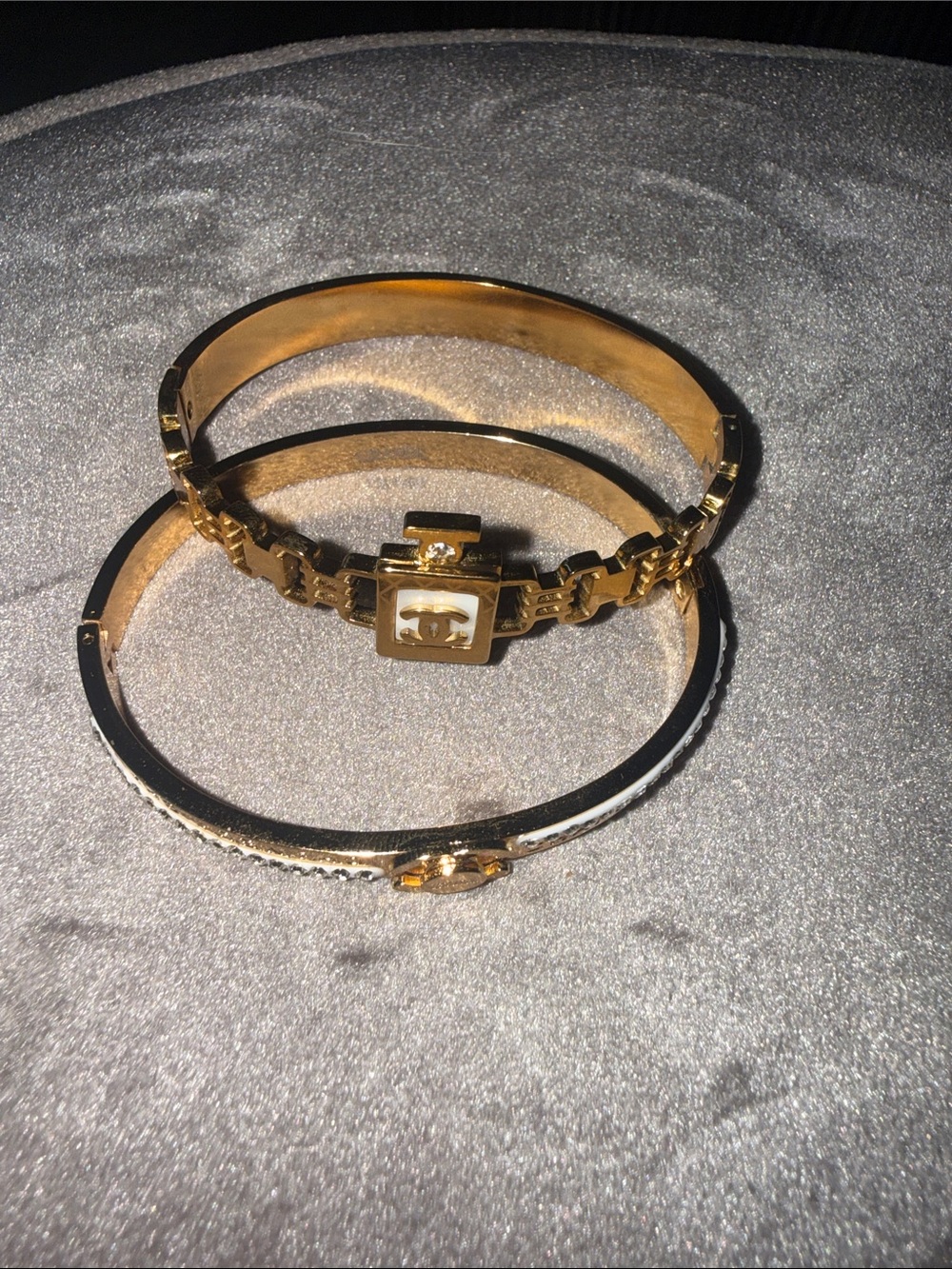 Chanel Gold Tone Perfume Bottle Women’s Bangle Bracelets Rhinestones - Picture 4 of 4
